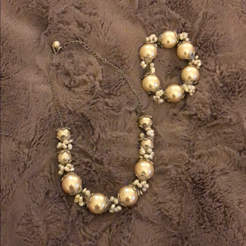 Pearl Necklace and Bracelet set